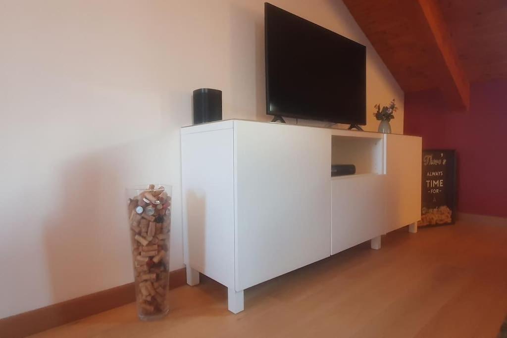 Charming 2.5Room Flat In Center Of Monforte dʼAlba Exterior foto