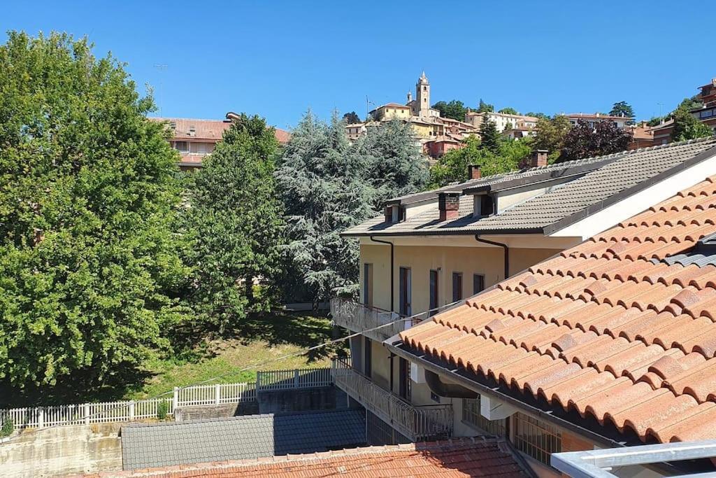 Charming 2.5Room Flat In Center Of Monforte dʼAlba Exterior foto
