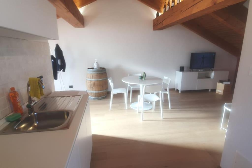 Charming 2.5Room Flat In Center Of Monforte dʼAlba Exterior foto