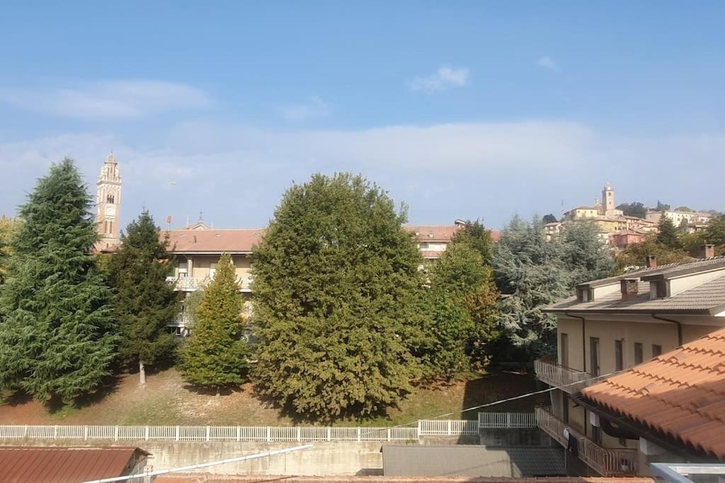 Charming 2.5Room Flat In Center Of Monforte dʼAlba Exterior foto
